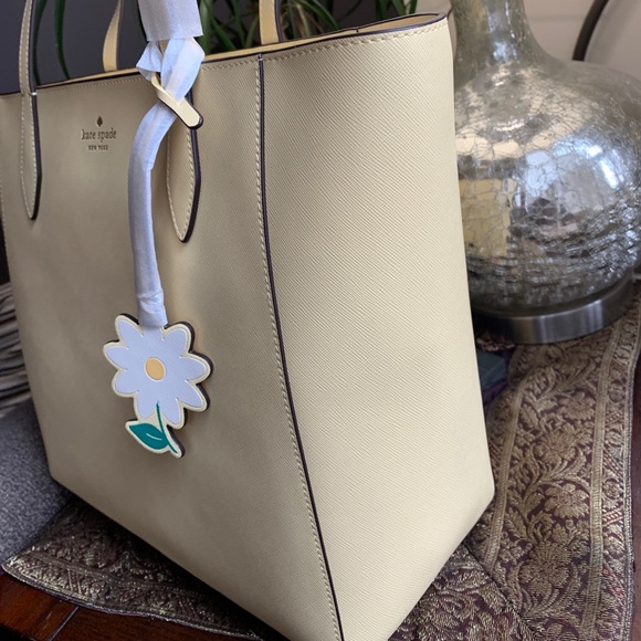 Authentic KATE SPADE Saffiano leather zip top Tote/Flower charm - Picture 6 of 14